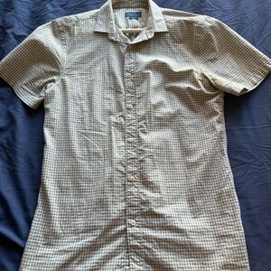 Van Heusen Short-Sleeve Button-Down Shirt in Light Gray Check